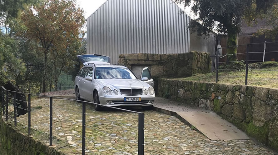 Maison de Lige - detail du parking prive